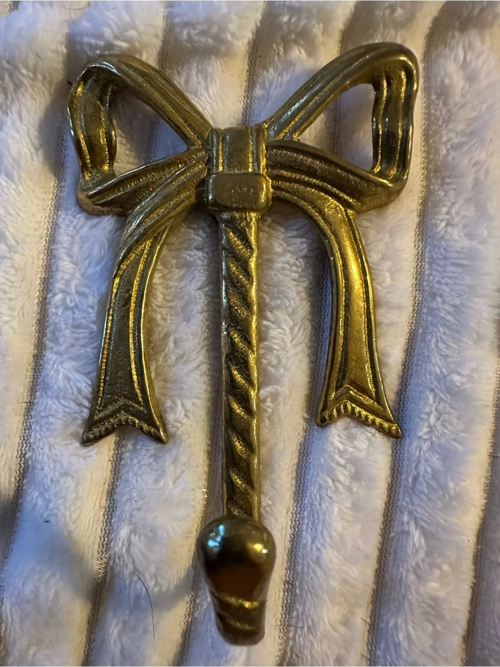 Gold Bow Wall Hook – Elegant Accent for Home
